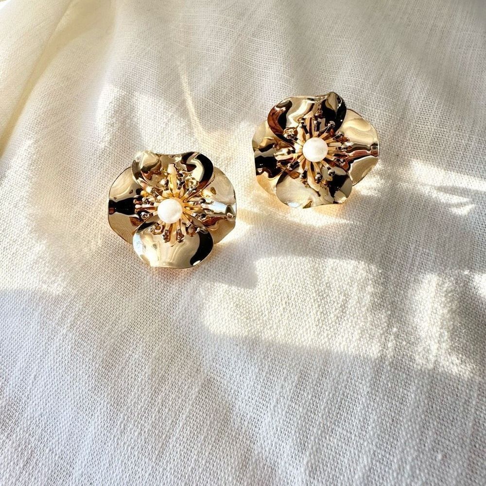 Reflective gold flower with pearl stud earrings